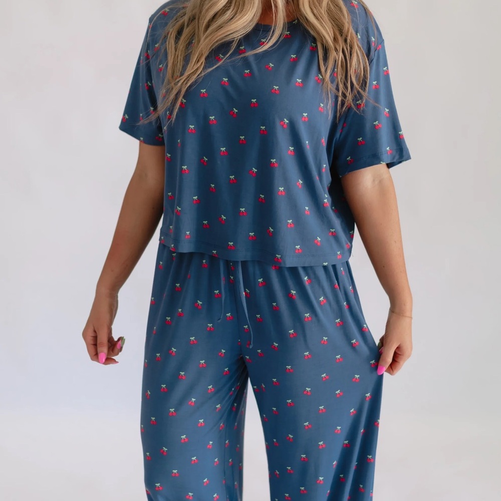 Chic Blue Women's Pajama Set with Floral Print